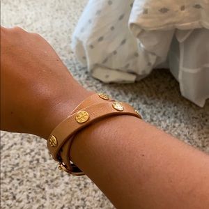 TORY BURCH DOUBLE WRAP LOGO STUD BRACELET